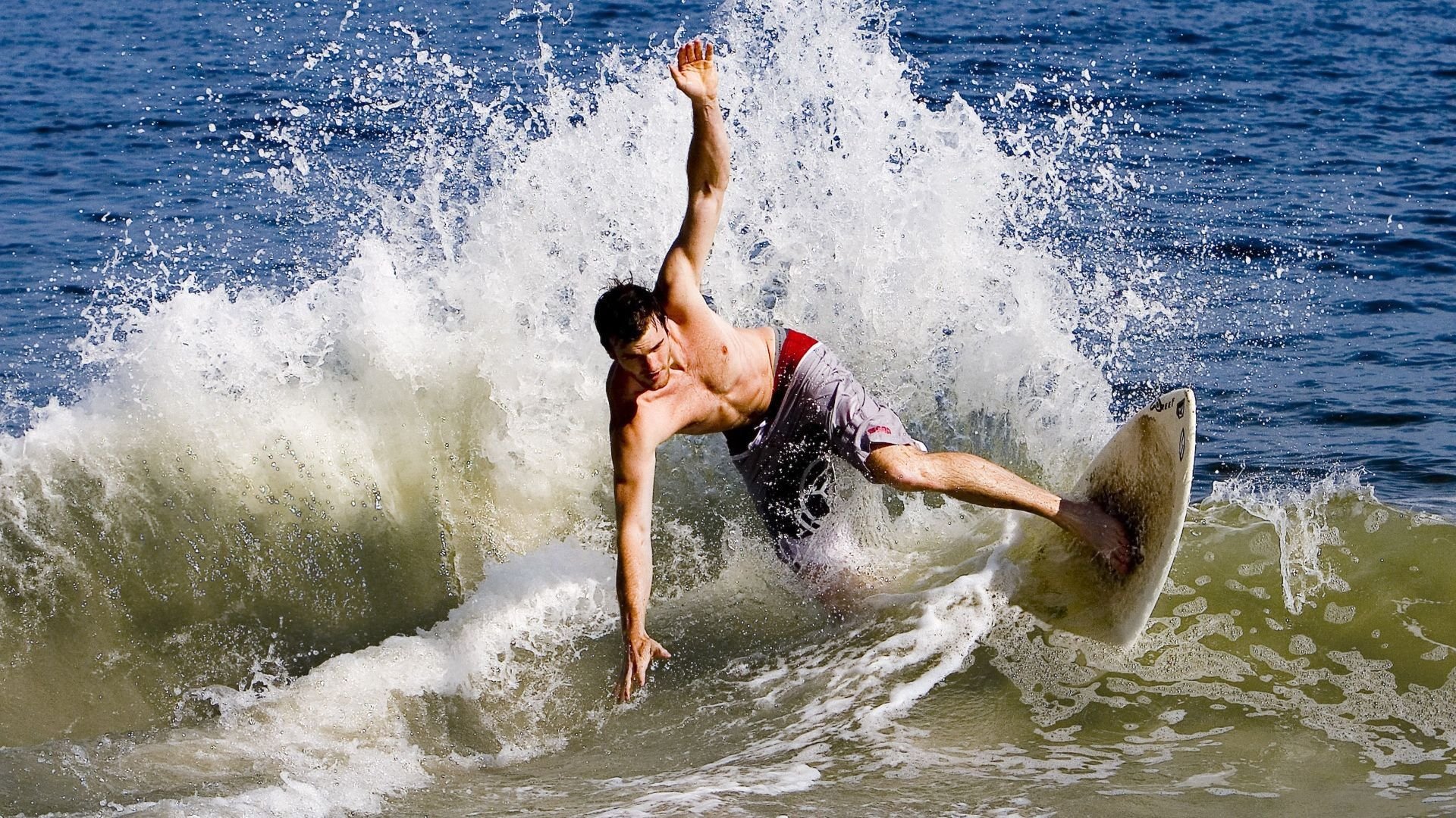 勇士在最后两分钟狂砍15分，库里连续三次远距离三分帮助球队完成惊天逆转！