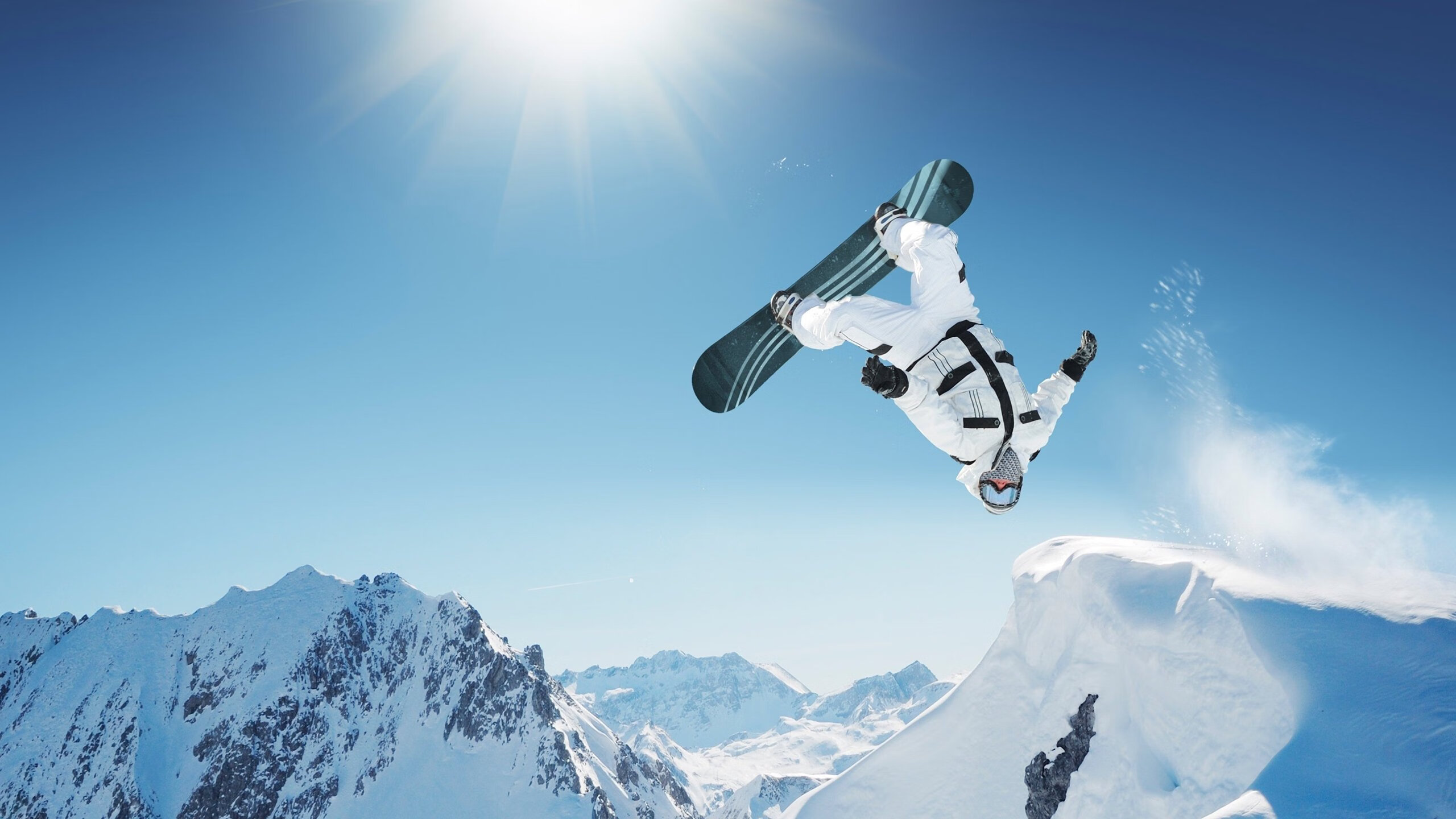 火爆足球场上的对决,紧张刺激之余还有谁能胜出?,足球场上的冲突视频